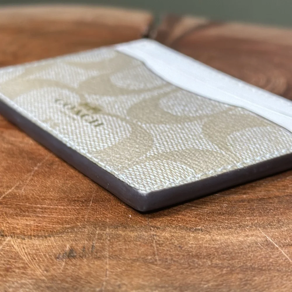COACH Card Case In Signature and Chalk Leather